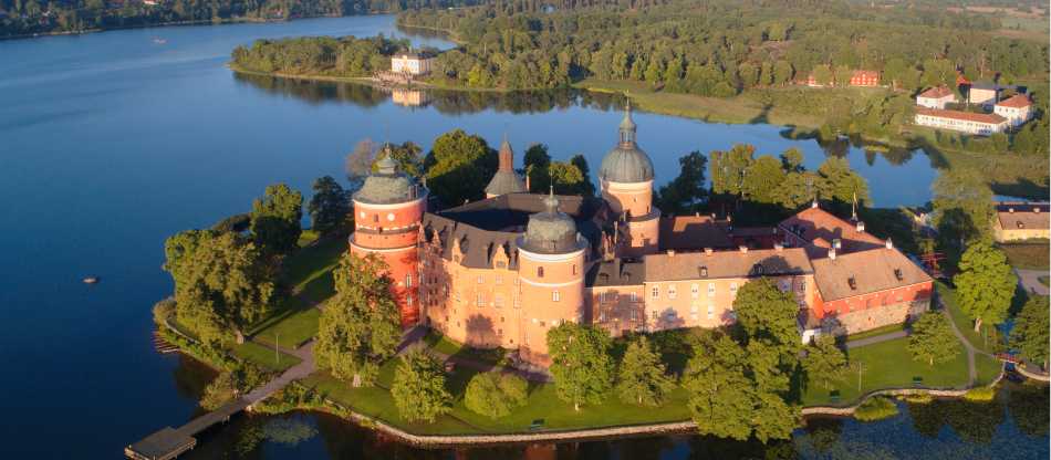 Sweden: Land of Lakes and Castles